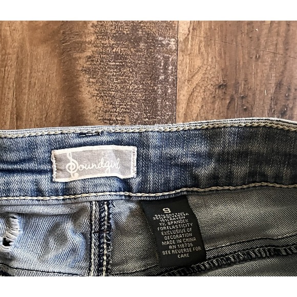 Soundgirl Juniors Embroidered Distressed Cuff Low Rise Short Shorts Size 9 - Picture 6 of 6